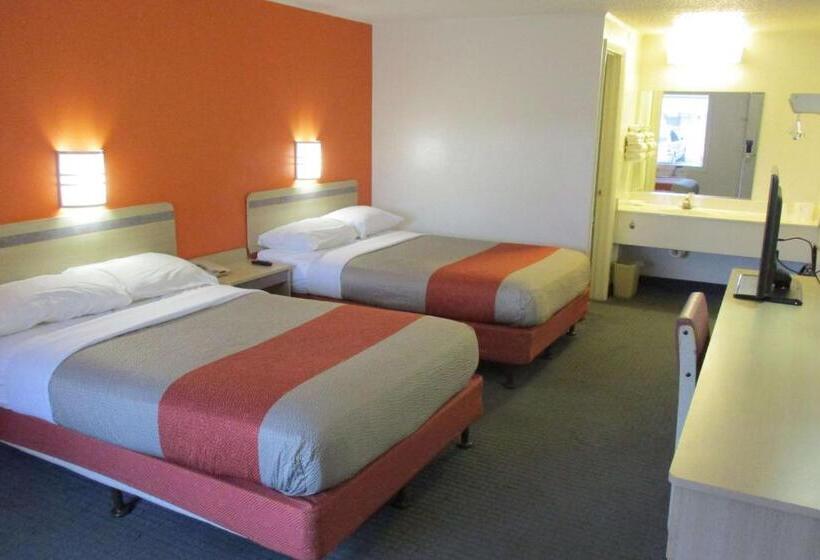 فندق على الطريق Travelodge By Wyndham Lansing