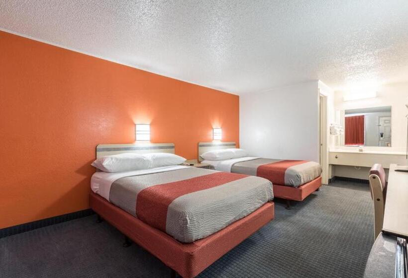 فندق على الطريق Travelodge By Wyndham Lansing