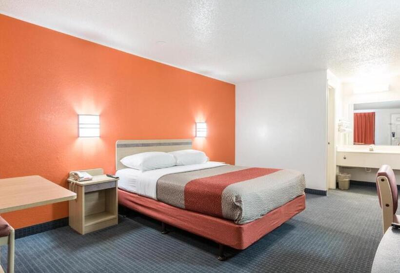 فندق على الطريق Travelodge By Wyndham Lansing