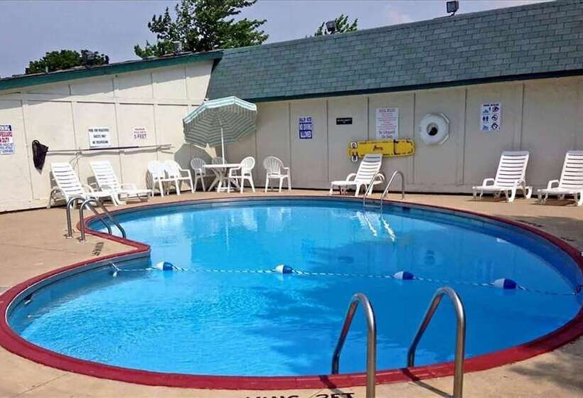 فندق على الطريق Travelodge By Wyndham Lansing