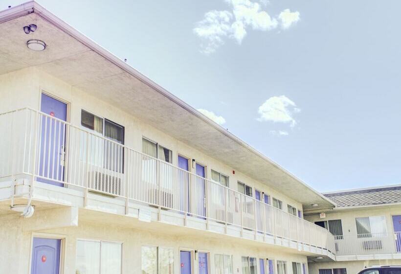 מוטל Travelodge By Wyndham Miles City