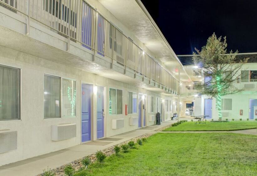 מוטל Travelodge By Wyndham Miles City