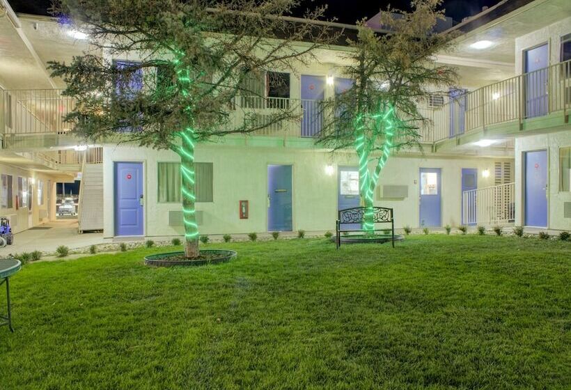 מוטל Travelodge By Wyndham Miles City