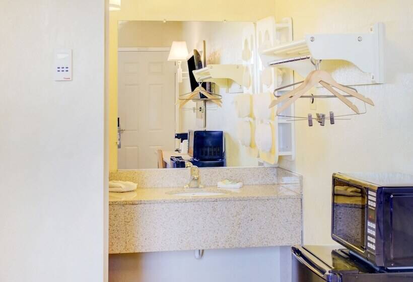 מוטל Travelodge By Wyndham Miles City