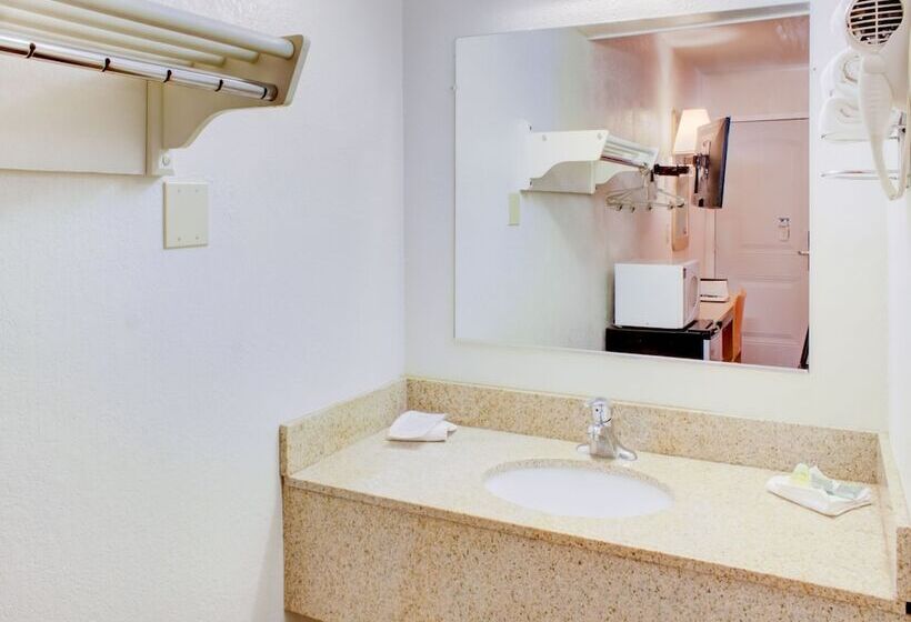 מוטל Travelodge By Wyndham Miles City