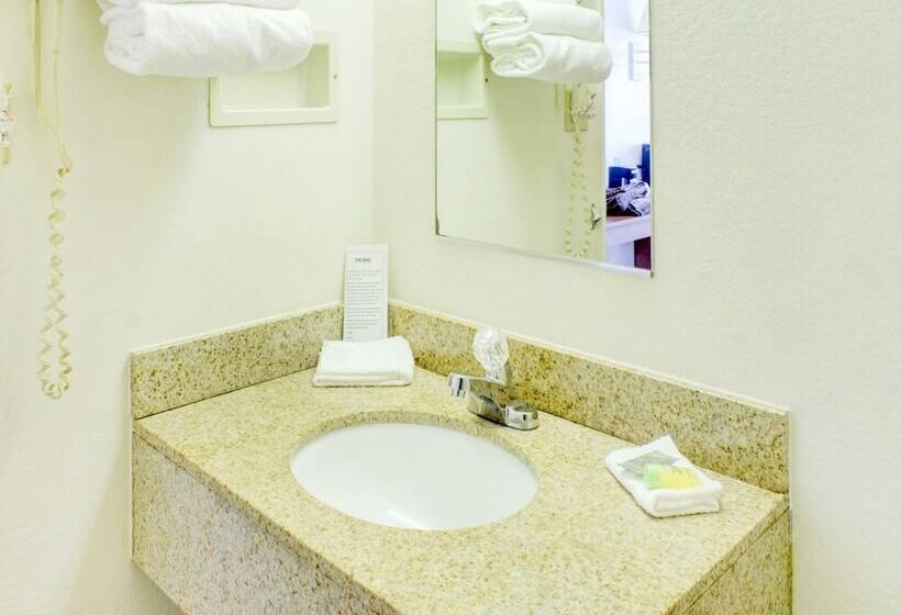 מוטל Travelodge By Wyndham Miles City