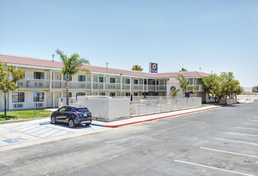 汽车旅馆  Vagabond Inn Buttonwillow North I 5