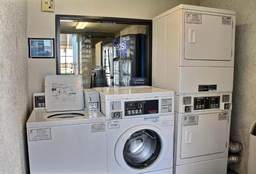 汽车旅馆  Vagabond Inn Buttonwillow North I 5