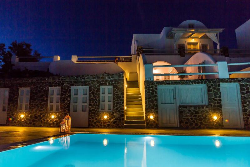 Oia Suites