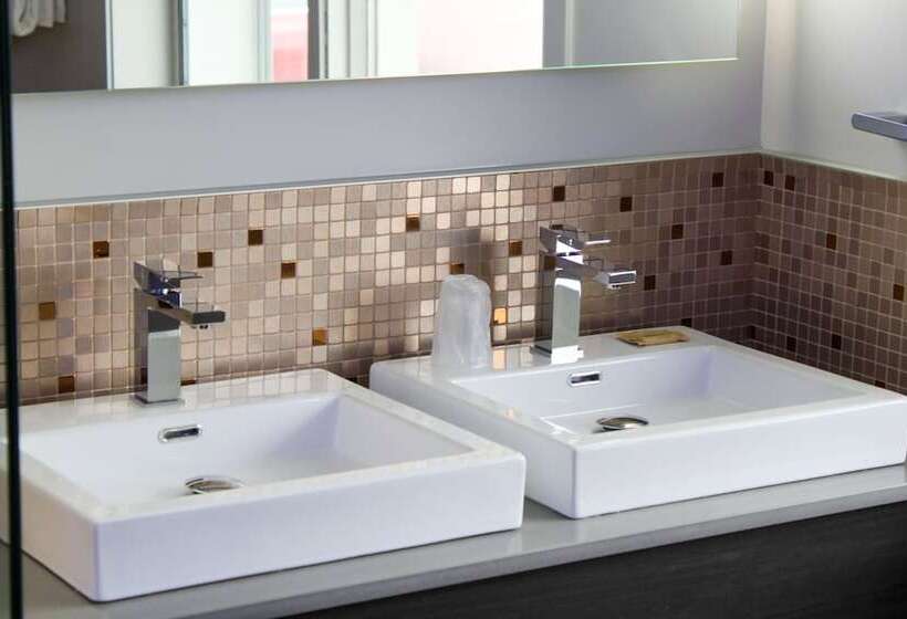 Olux Hotel Motel Suites