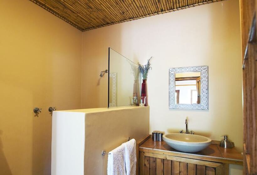 膳宿费 At The Woods Guest House