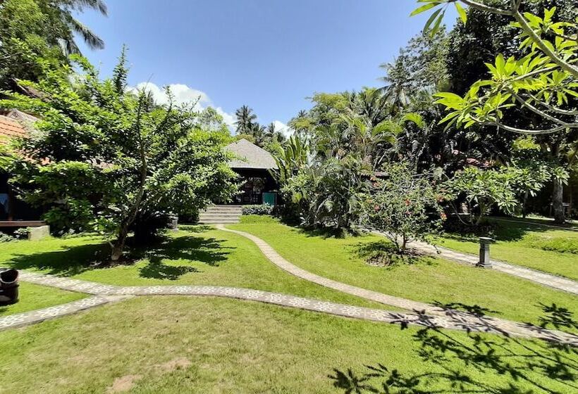 אתר נופש Sea Breeze Candidasa