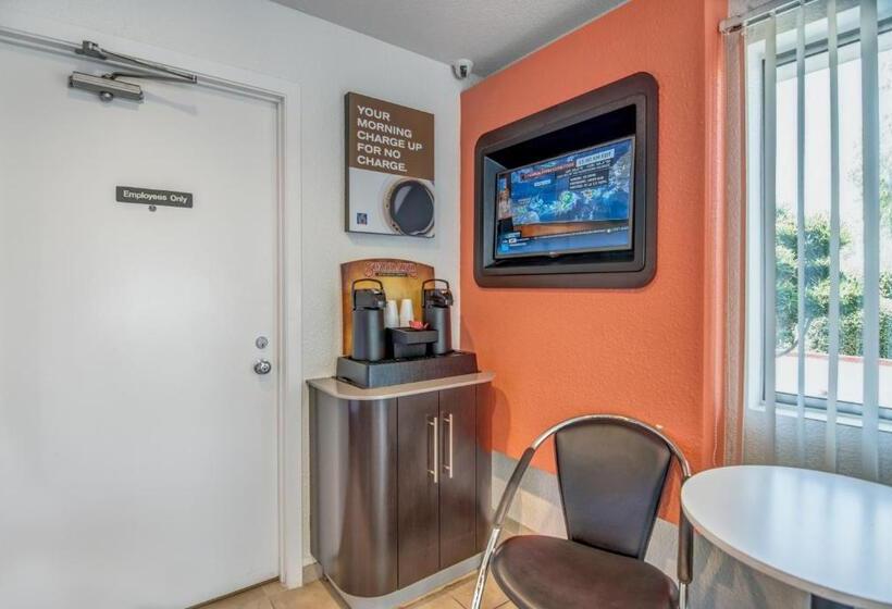 モーテル Park Inn By Radisson, Tracy