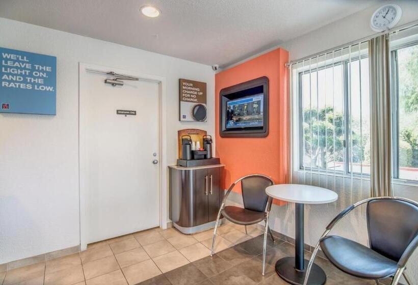 モーテル Park Inn By Radisson, Tracy