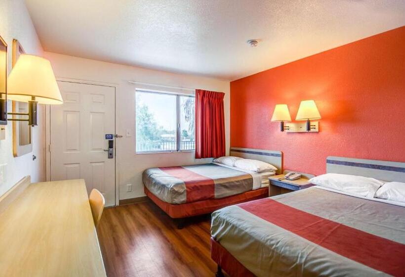 モーテル Park Inn By Radisson, Tracy