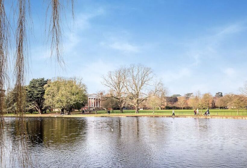 Vii Hotel & Indian Restaurant