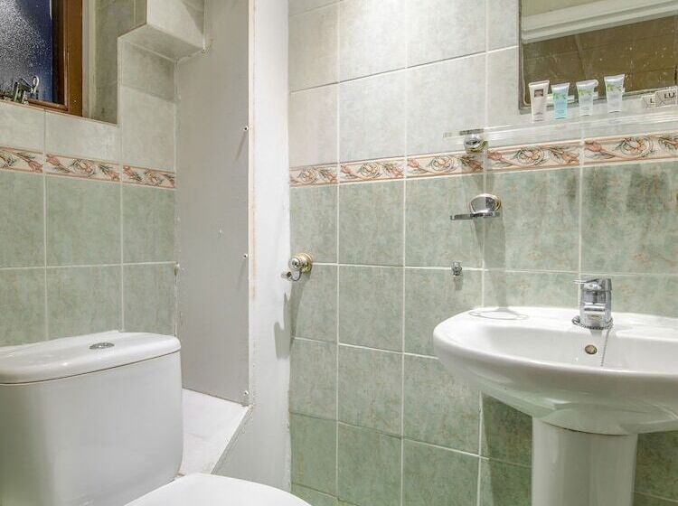 Vii Hotel & Indian Restaurant