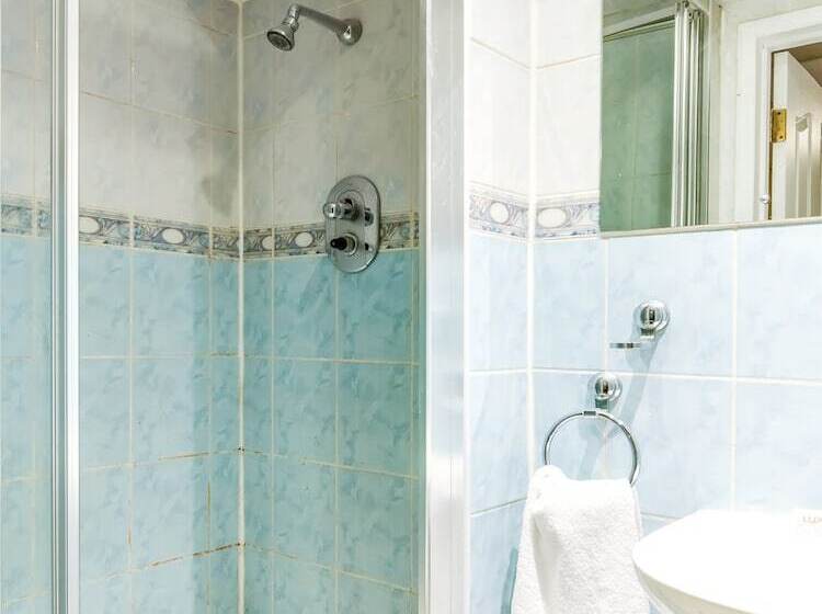 Vii Hotel & Indian Restaurant