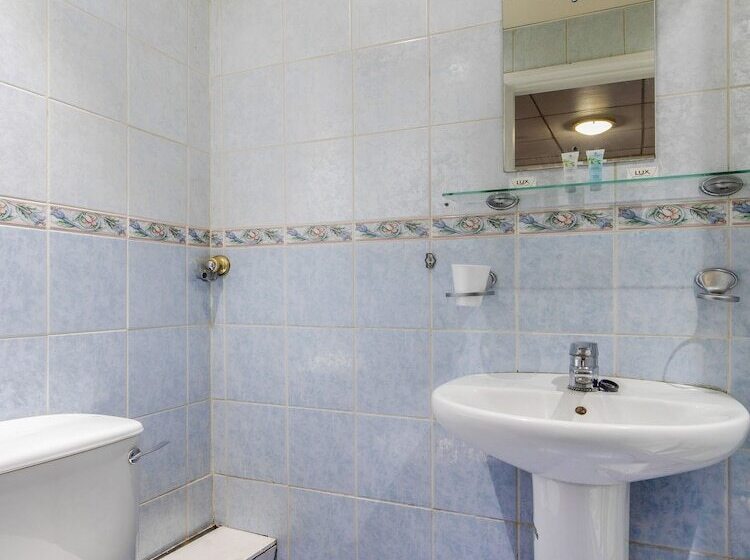 Vii Hotel & Indian Restaurant