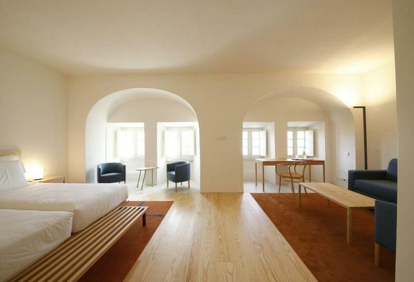 Отель Montebelo Mosteiro de Alcobaça Historic