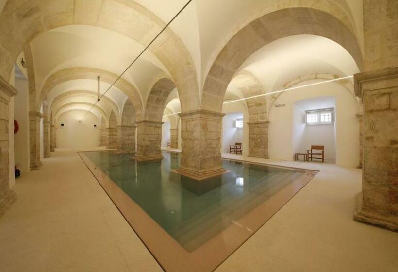 Отель Montebelo Mosteiro de Alcobaça Historic