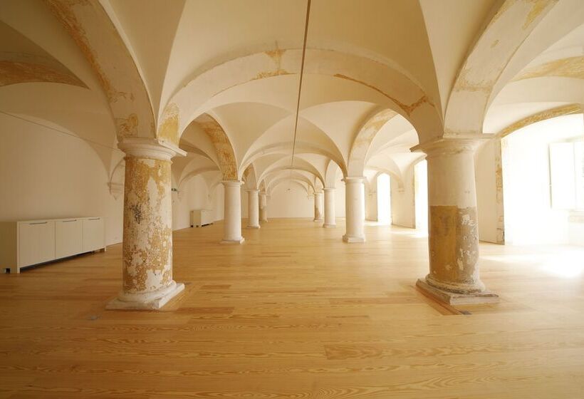 Отель Montebelo Mosteiro de Alcobaça Historic