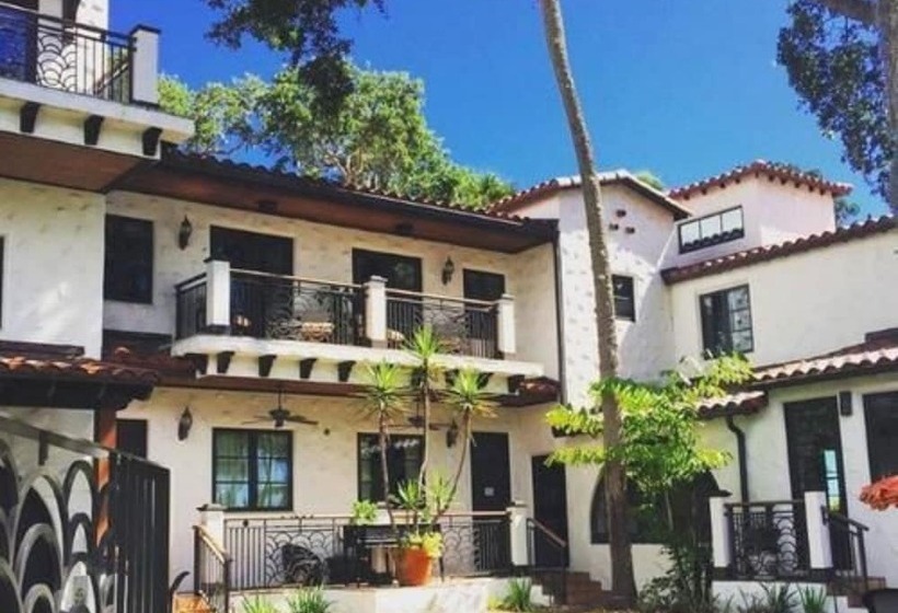 مبيت وإفطار Black Dolphin Inn