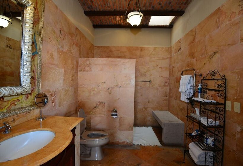 مبيت وإفطار Casa Tres Leones