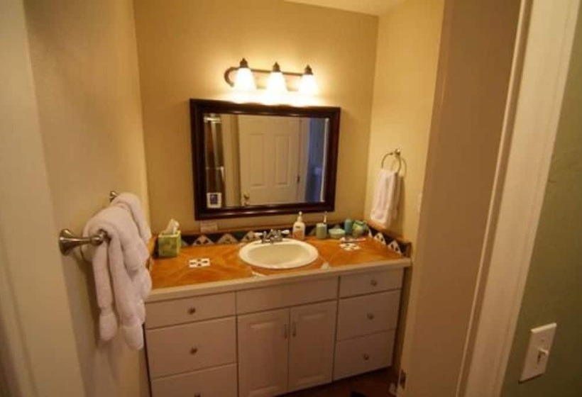 민박 Davis Mountains Inn