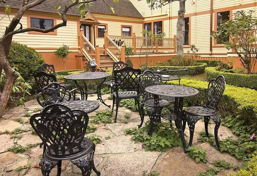 צימר Gingerbread Mansion