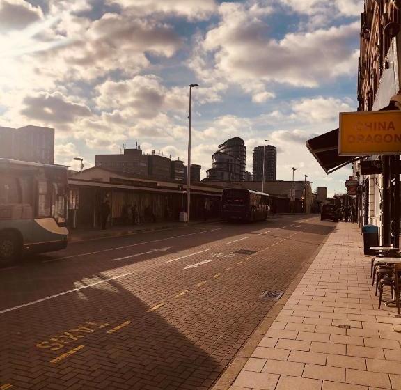 住宿加早餐 Inn On The Broadway