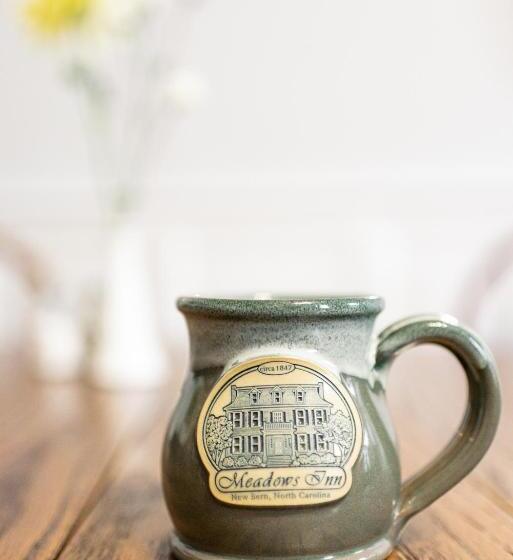 تختخواب و صبحانه Meadows Inn