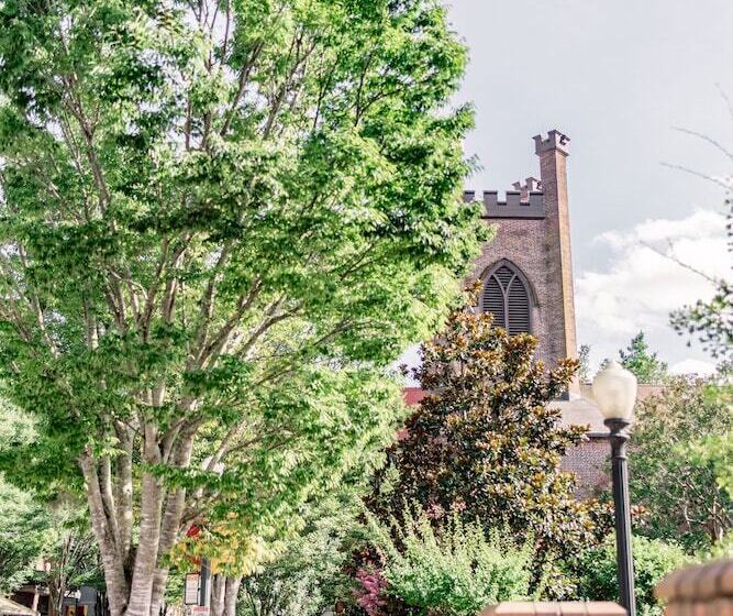 تختخواب و صبحانه Meadows Inn