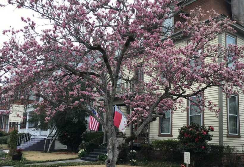 تختخواب و صبحانه Meadows Inn