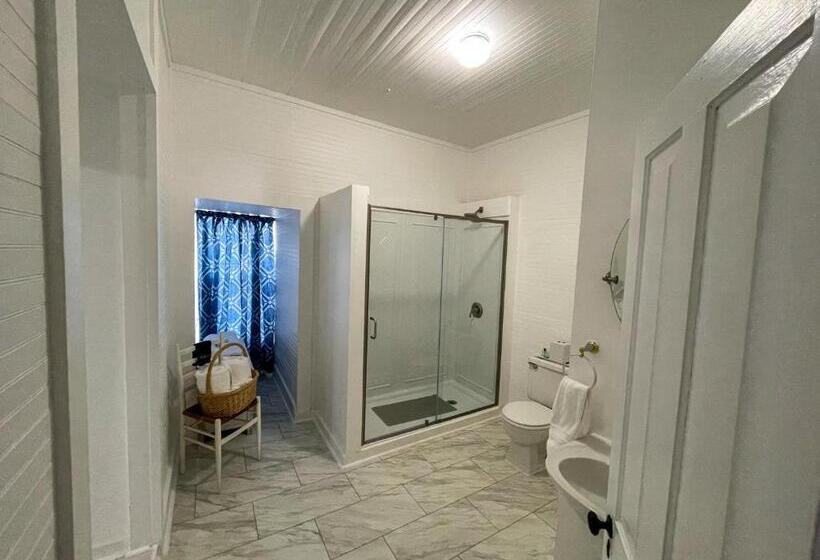 تختخواب و صبحانه Meadows Inn