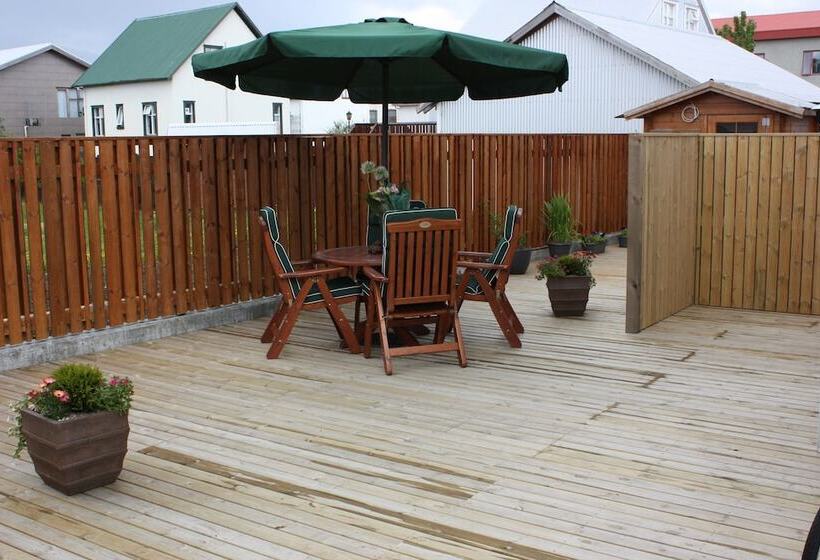 تختخواب و صبحانه Nupan Deluxe