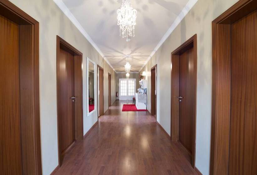 تختخواب و صبحانه Nupan Deluxe