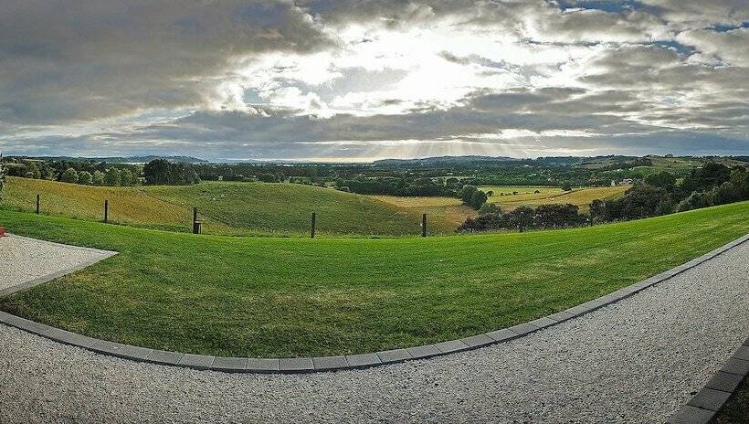 مبيت وإفطار Sugarloaf Lodge