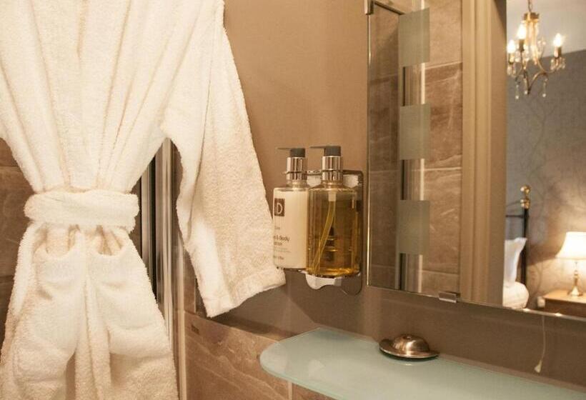 住宿加早餐  The Poplars Rooms & Cottages