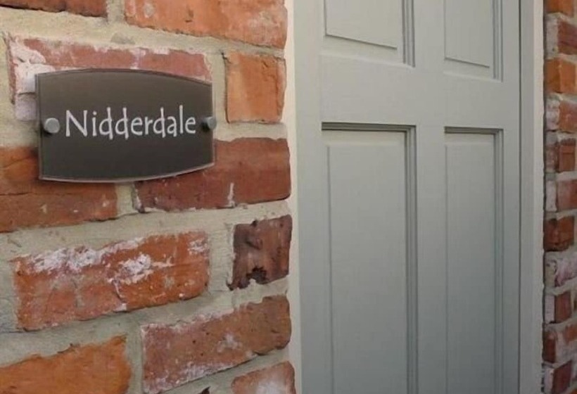 住宿加早餐  The Poplars Rooms & Cottages