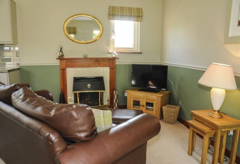 住宿加早餐  The Poplars Rooms & Cottages