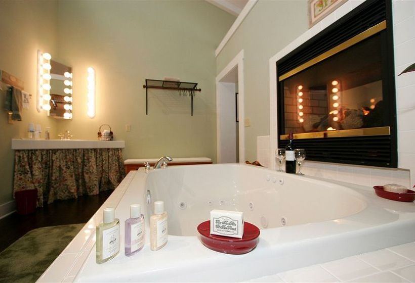 By The Side Of The Road Bed & Breakfast