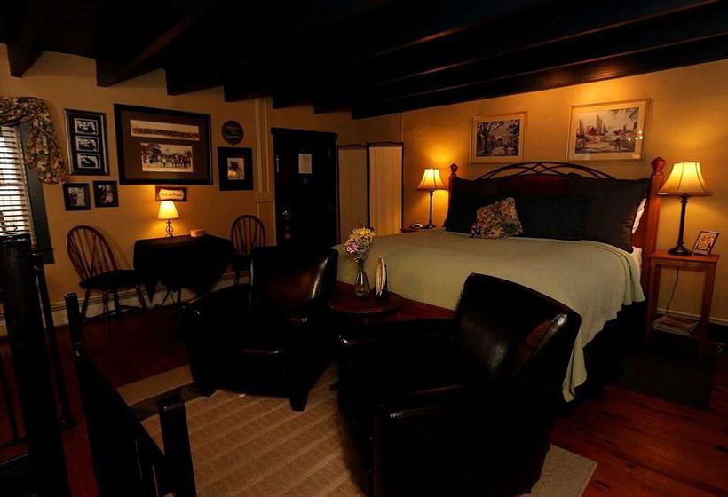 By The Side Of The Road Bed & Breakfast