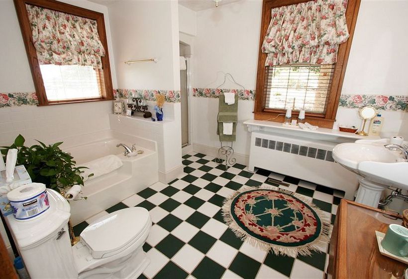 By The Side Of The Road Bed & Breakfast