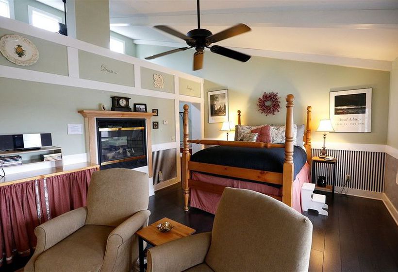 By The Side Of The Road Bed & Breakfast