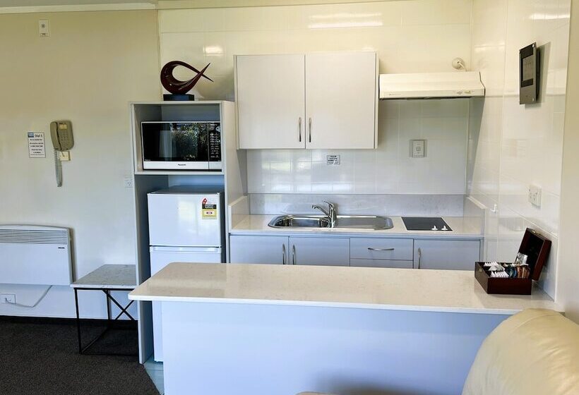 Fiordland Lakeview Motel And Apartments