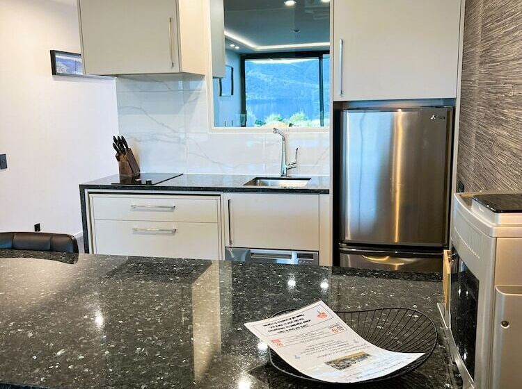 Fiordland Lakeview Motel And Apartments