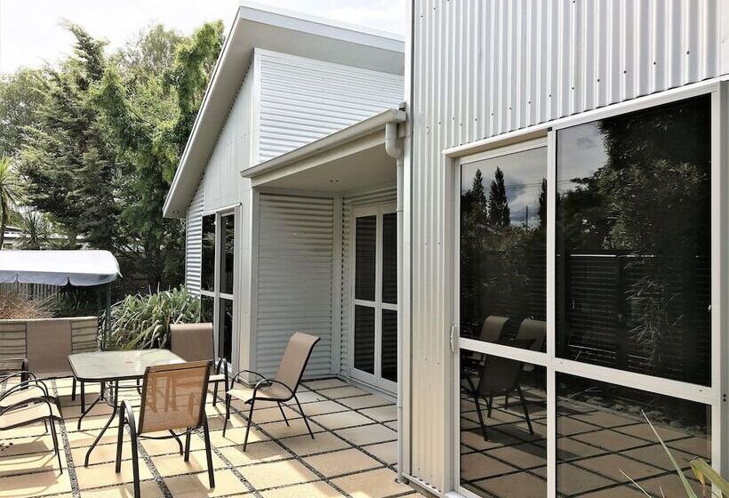 Fiordland Lakeview Motel And Apartments