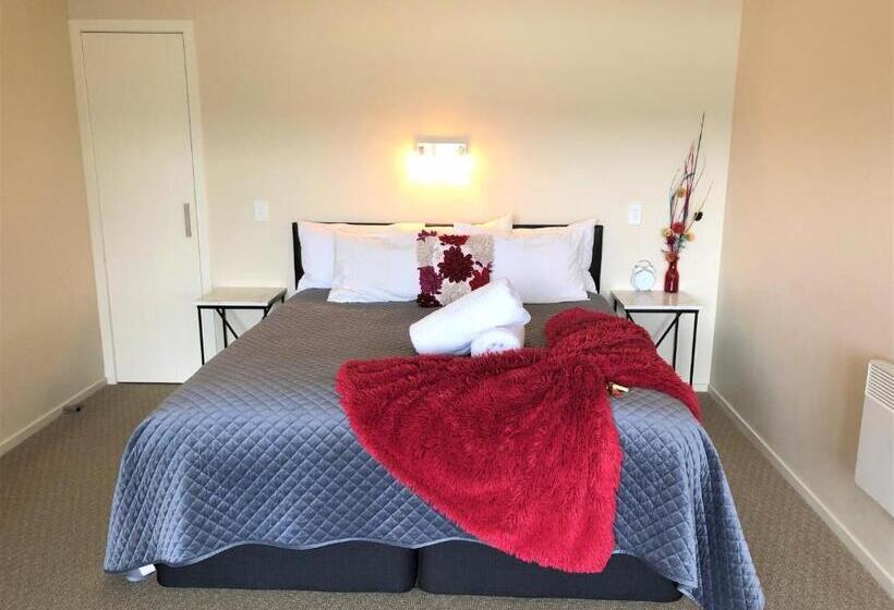 Fiordland Lakeview Motel And Apartments