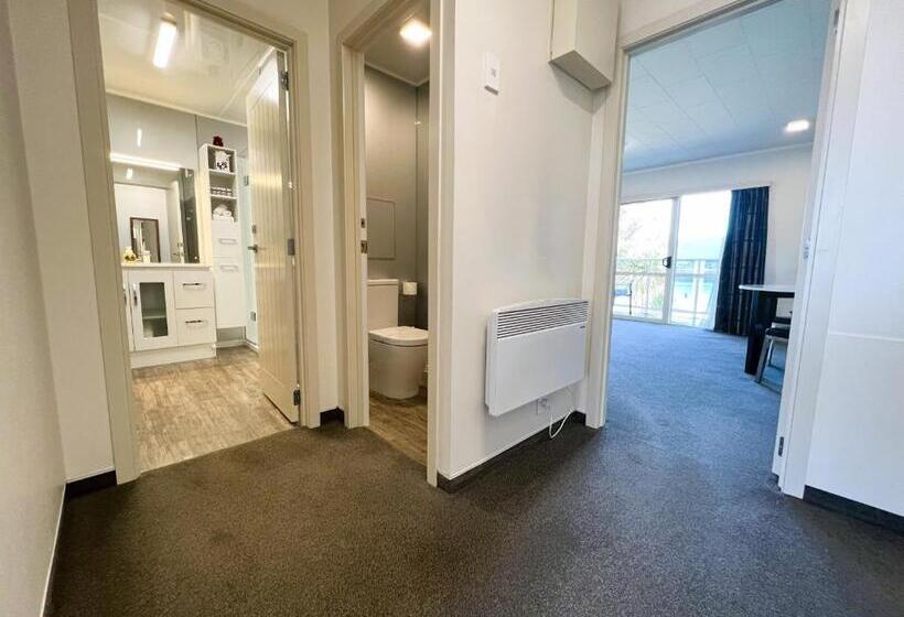 Fiordland Lakeview Motel And Apartments